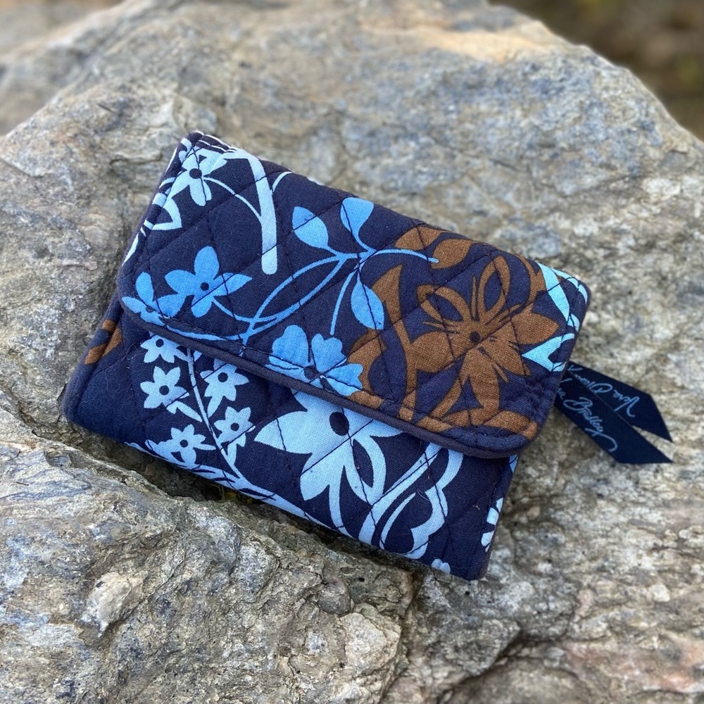 VERA BRADLEY Floral Quilted Fold Over Wallet - Picture 1 of 11